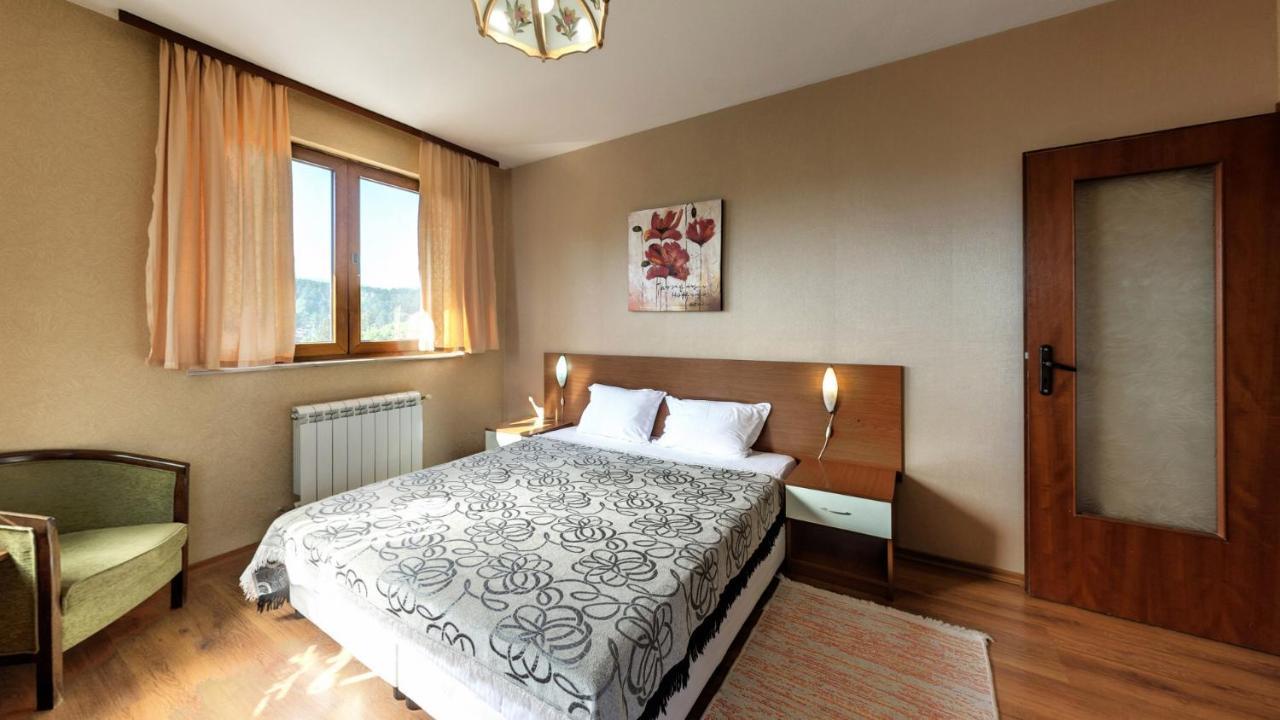 Family Hotel Emaly 1 Bankja Kültér fotó
