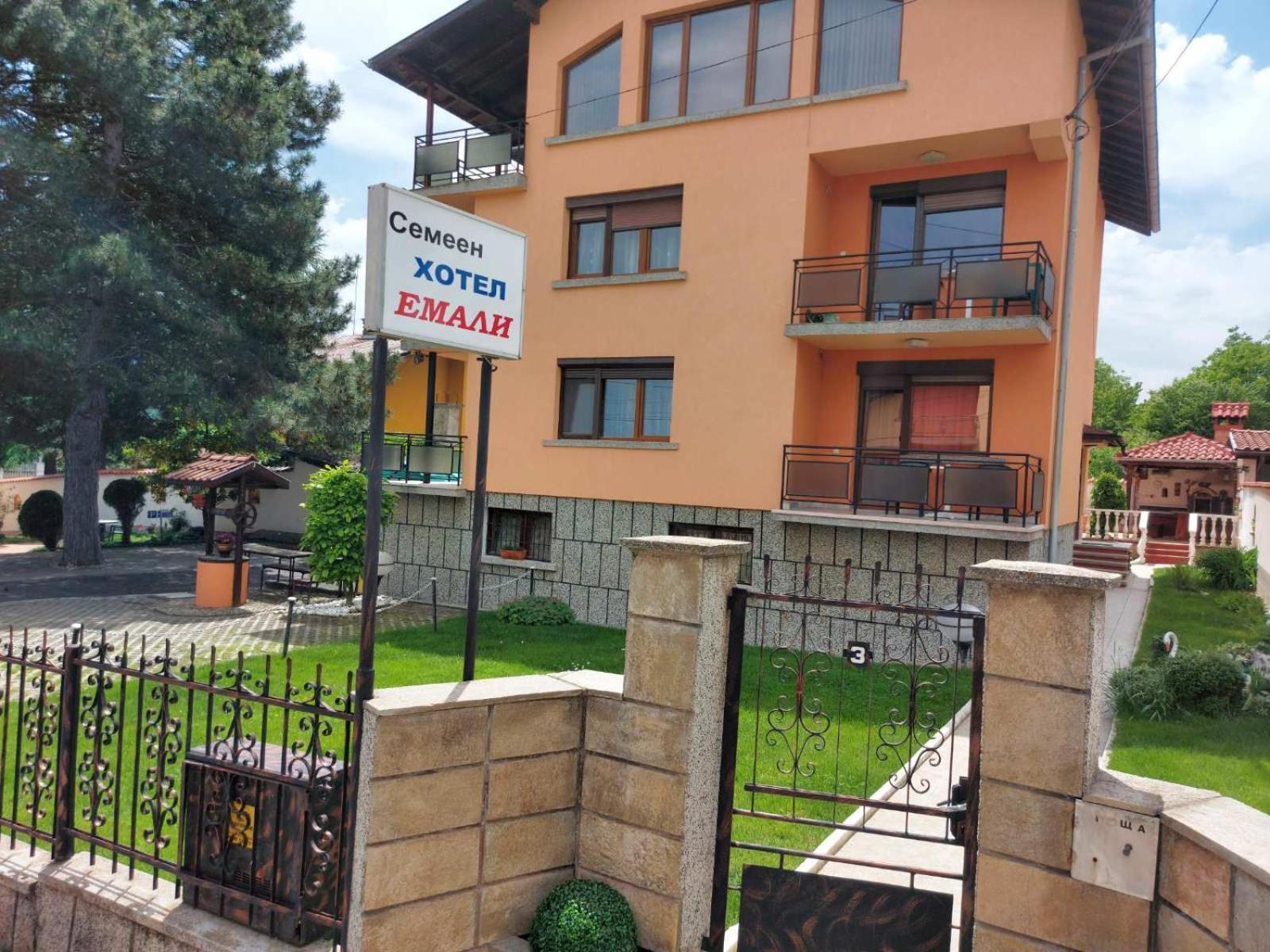Family Hotel Emaly 1 Bankja Kültér fotó