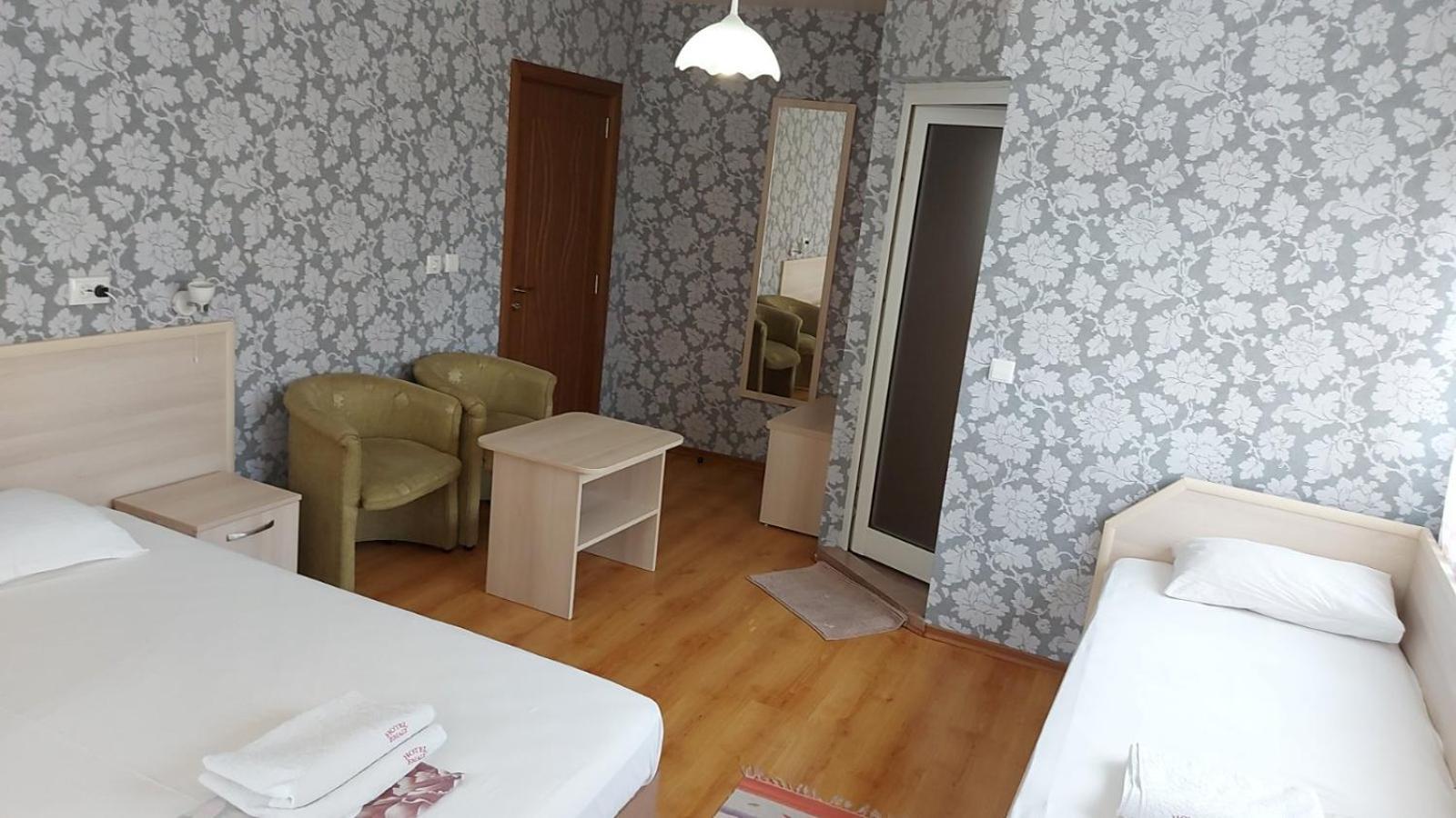 Family Hotel Emaly 1 Bankja Kültér fotó